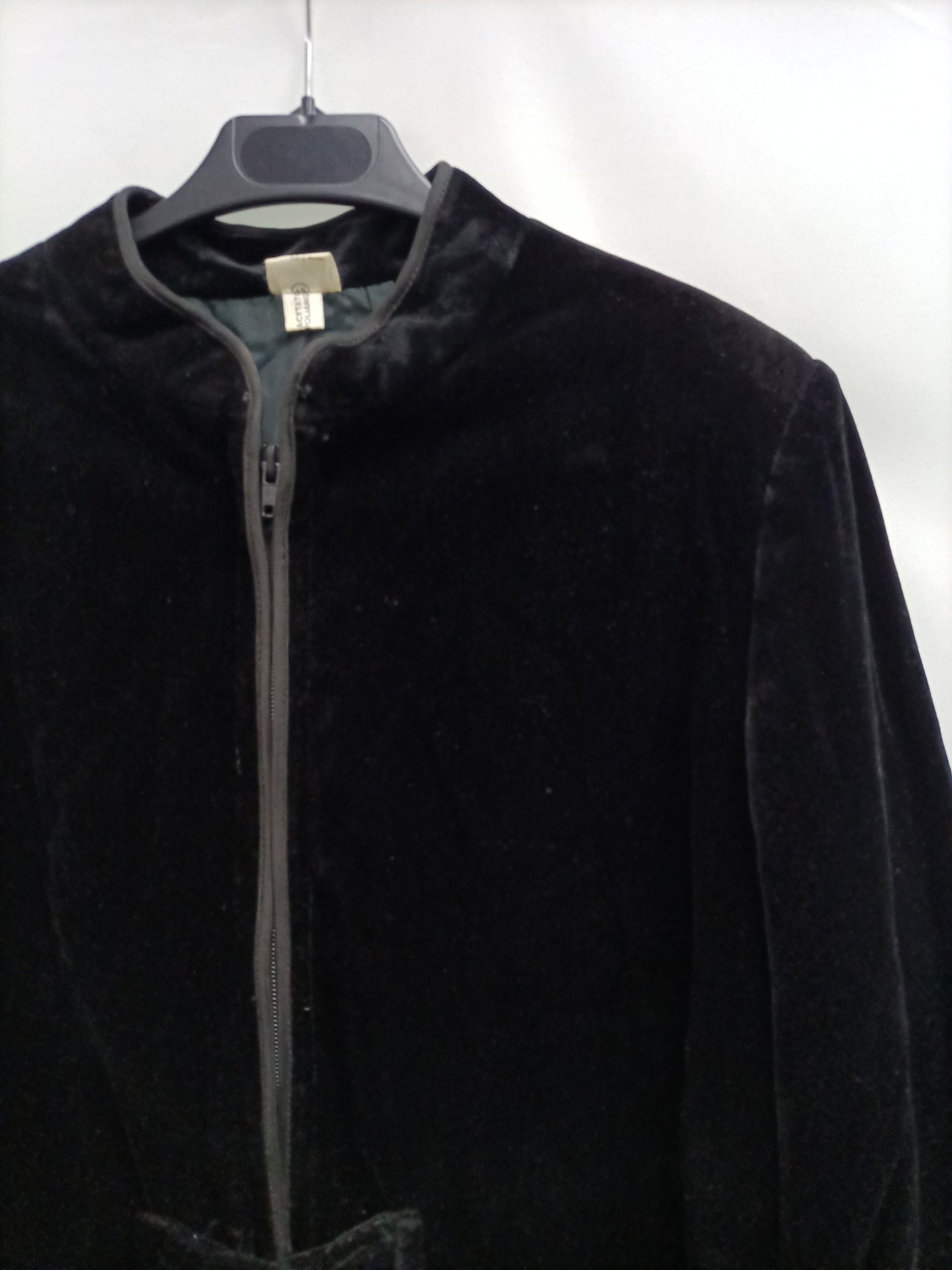 OTHERS. Black velvet jacket S.48(l)