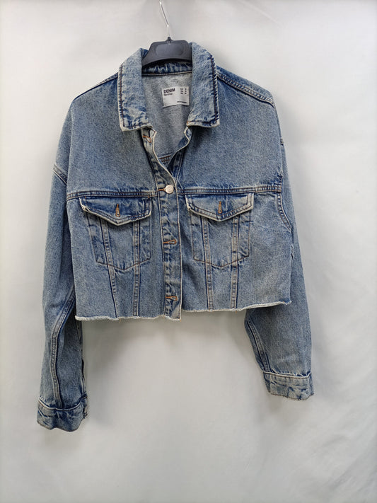 BERSHKA.Cazadora vaquera crop T.M