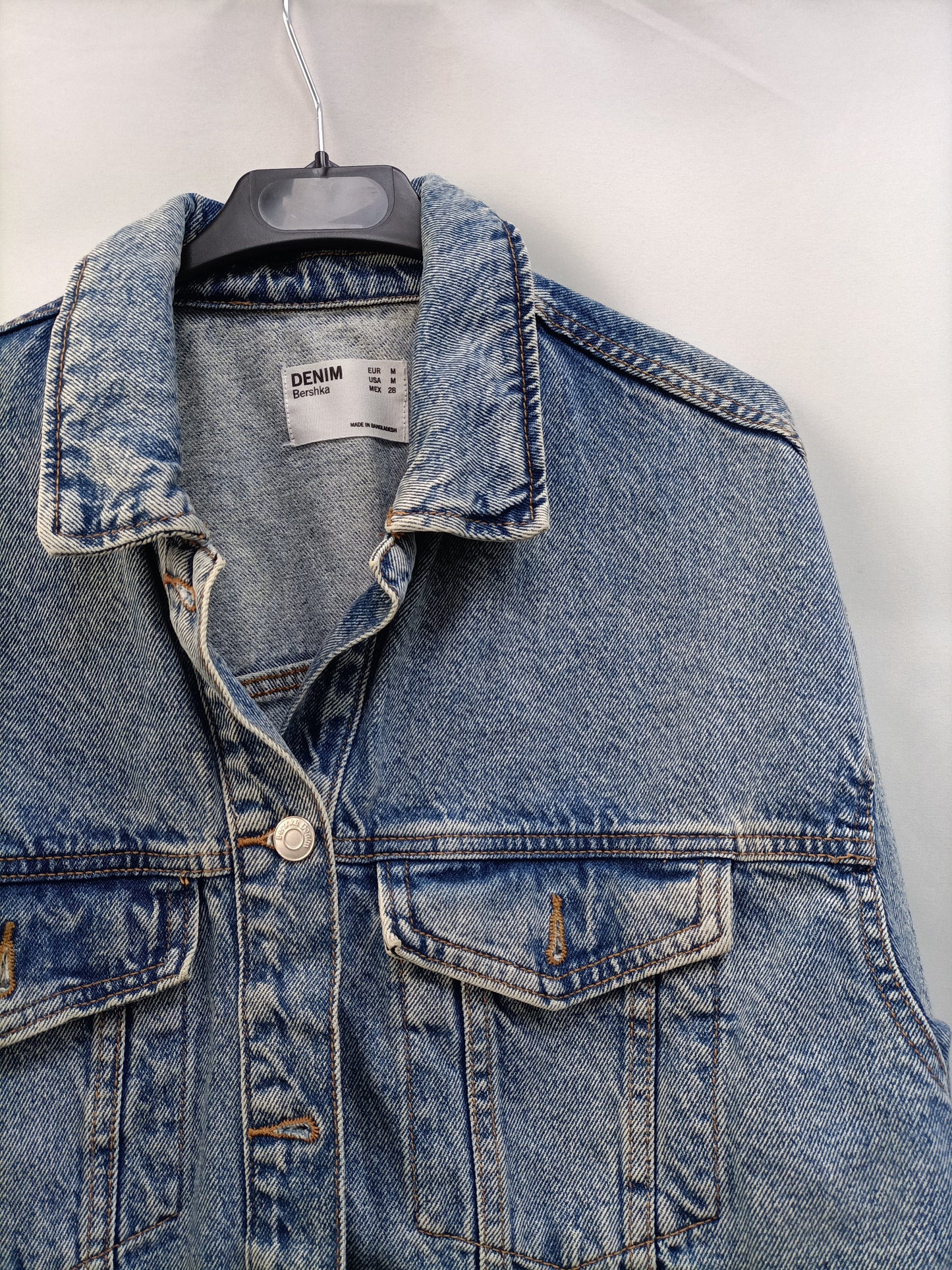 BERSHKA.Cazadora vaquera crop T.M