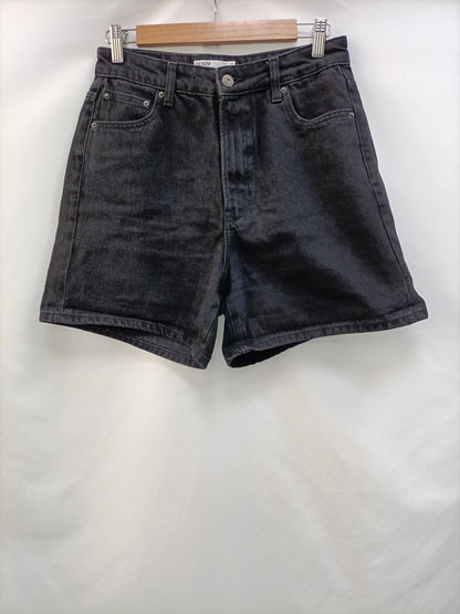 BERSHKA.Pantalones cortos negros T.38