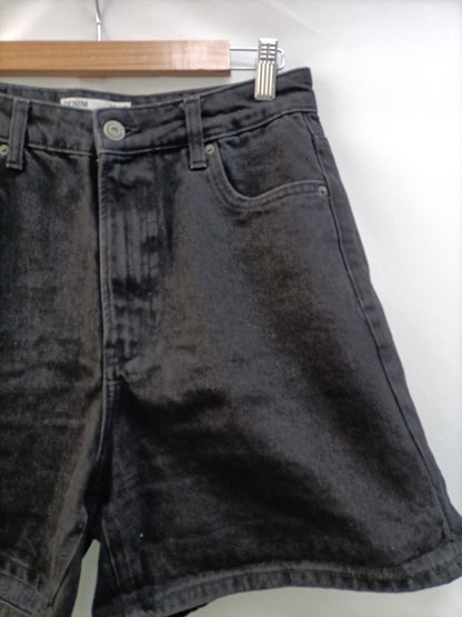 BERSHKA.Pantalones cortos negros T.38