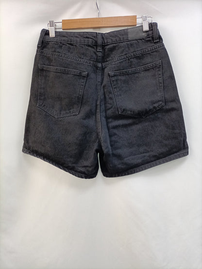 BERSHKA.Pantalones cortos negros T.38