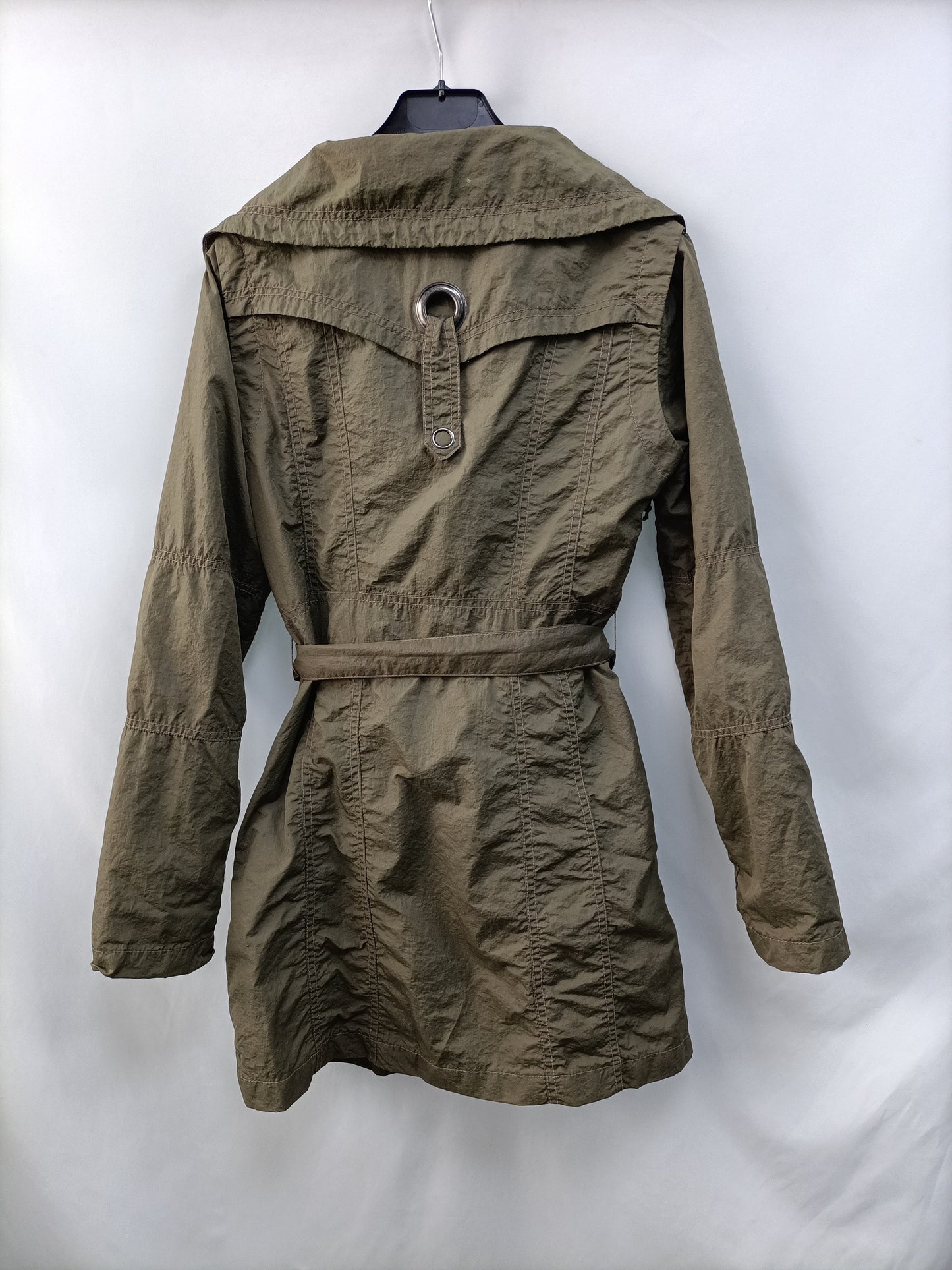 YOUNG.Gabardina verde impermeable T.M