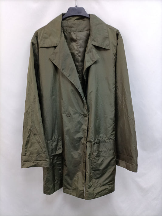 OTRAS.Gabardina verde impermeable T.M