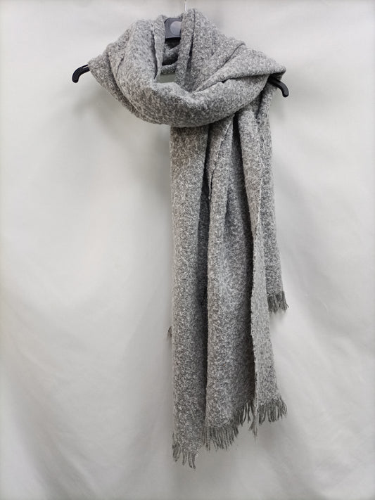 OTHERS. Oversized gray scarf