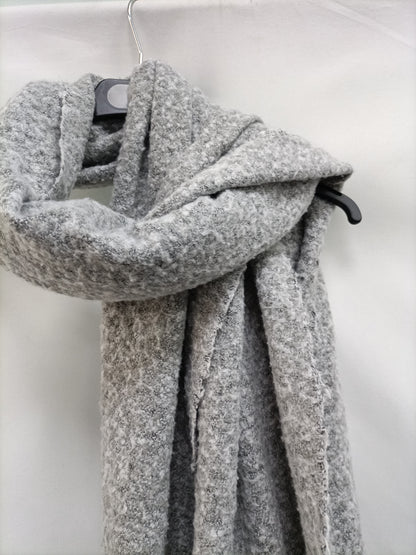 OTRAS.Bufanda gris oversized