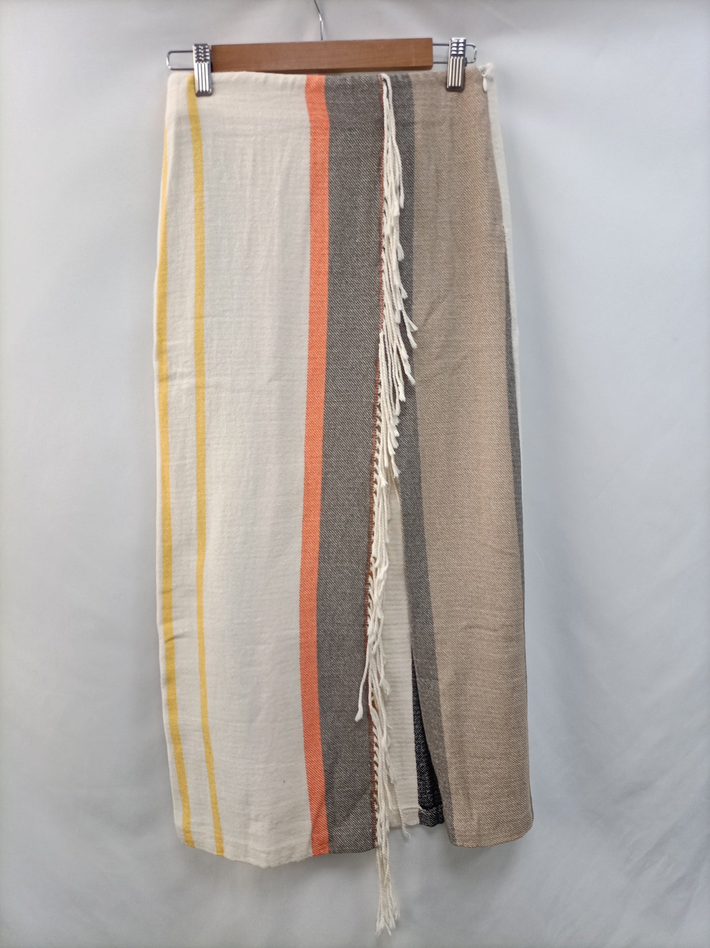 ZARA.Falda tipo pareo flecos T.s