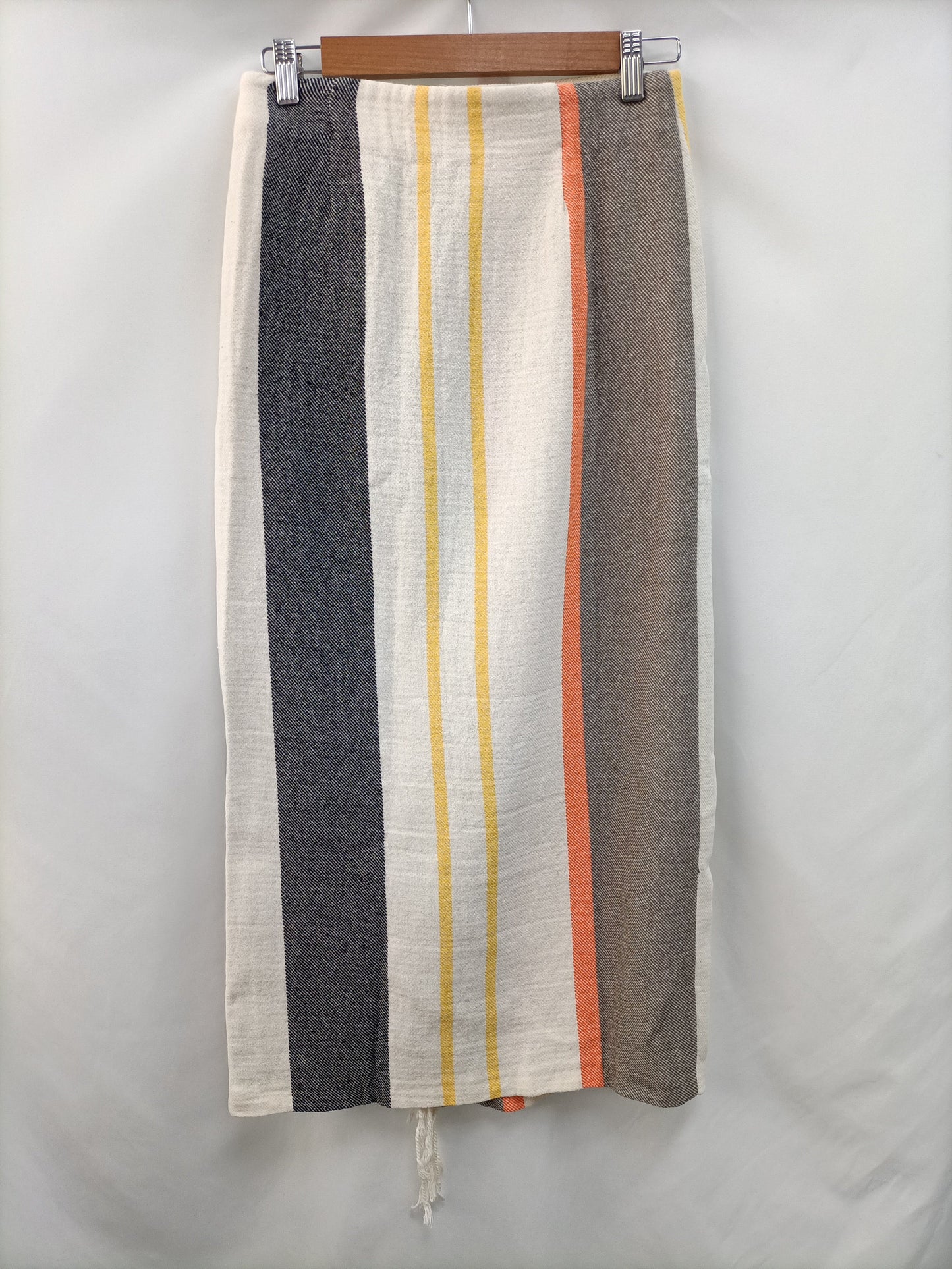 ZARA.Falda tipo pareo flecos T.s