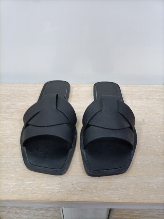 ZARA.Sandalias negras T.37
