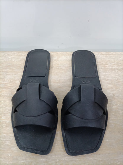 ZARA.Sandalias negras T.37
