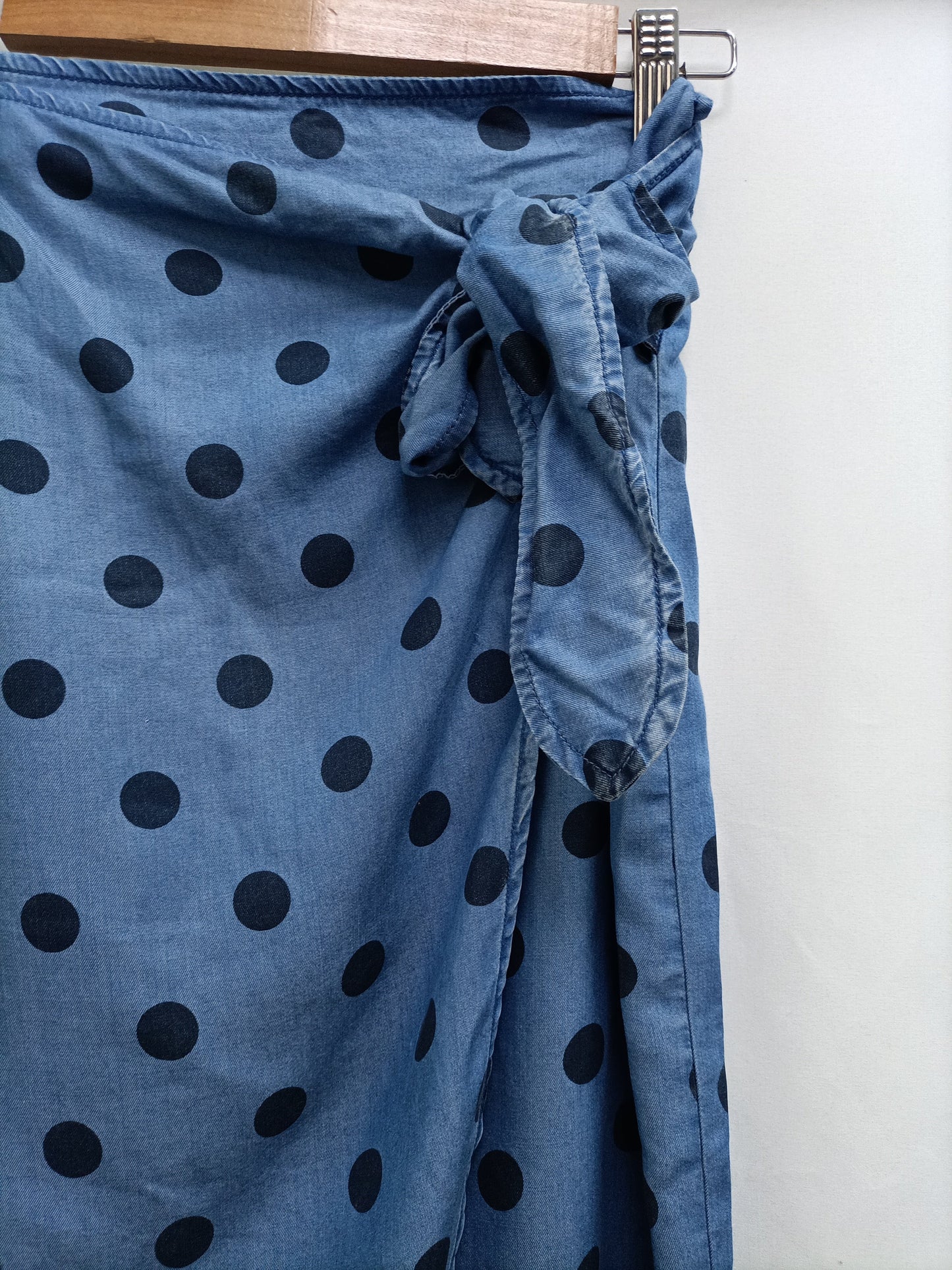 MANGO.Falda midi lunares T.XS