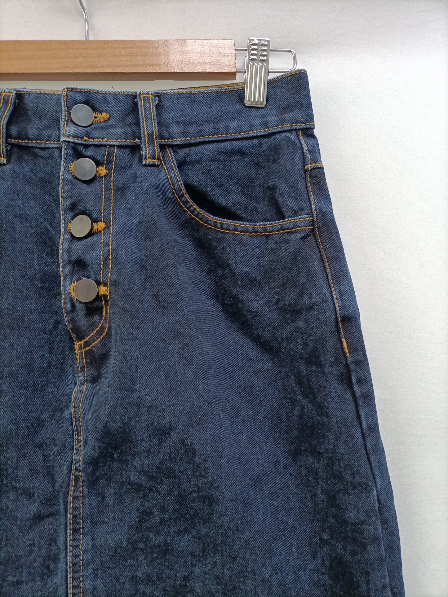 BIMBA Y LOLA. Falda denmi botones T.36