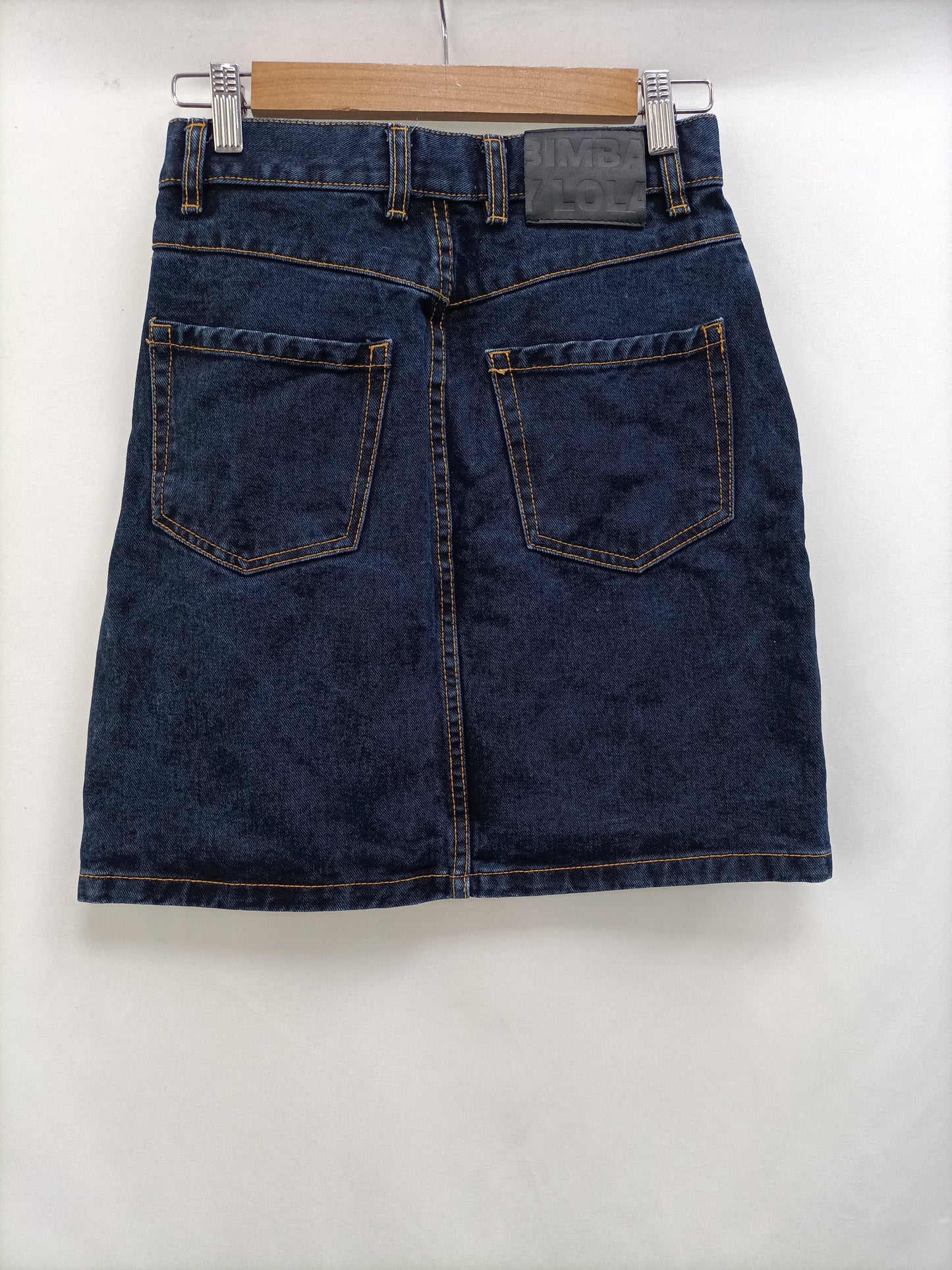 BIMBA Y LOLA. Falda denmi botones T.36