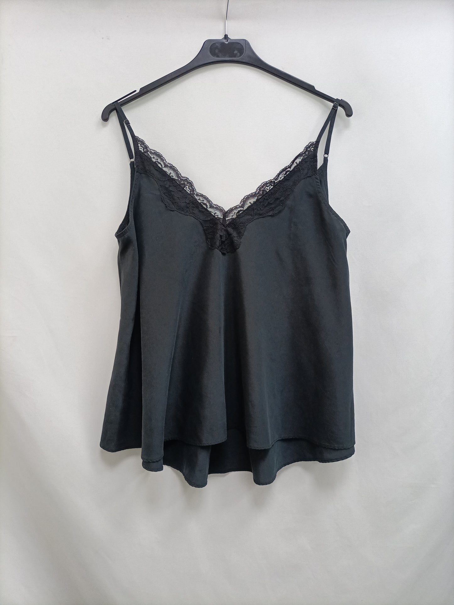 ZARA. Top negro lencero T.m