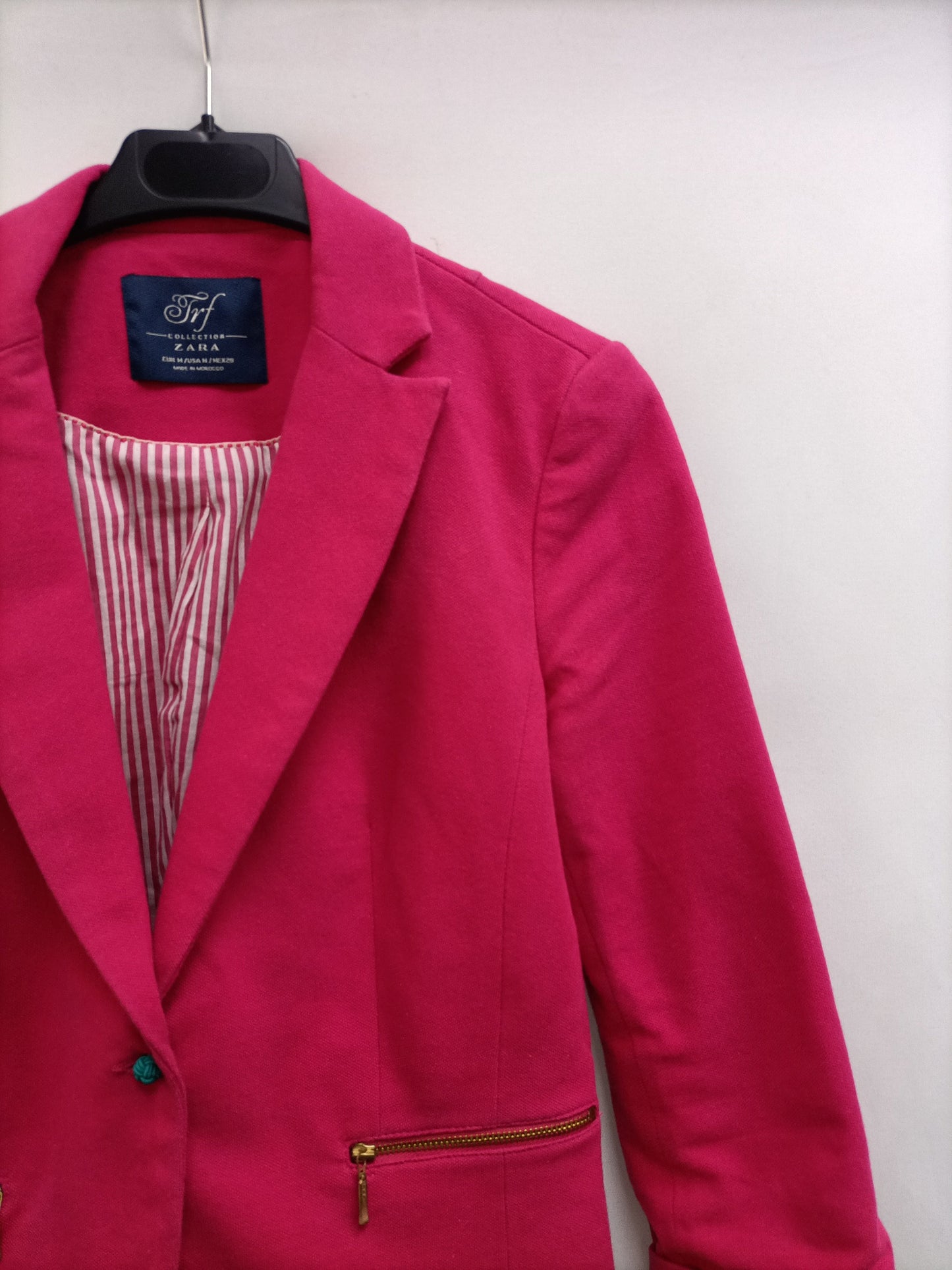ZARA. Blazer rosa cortita T.m