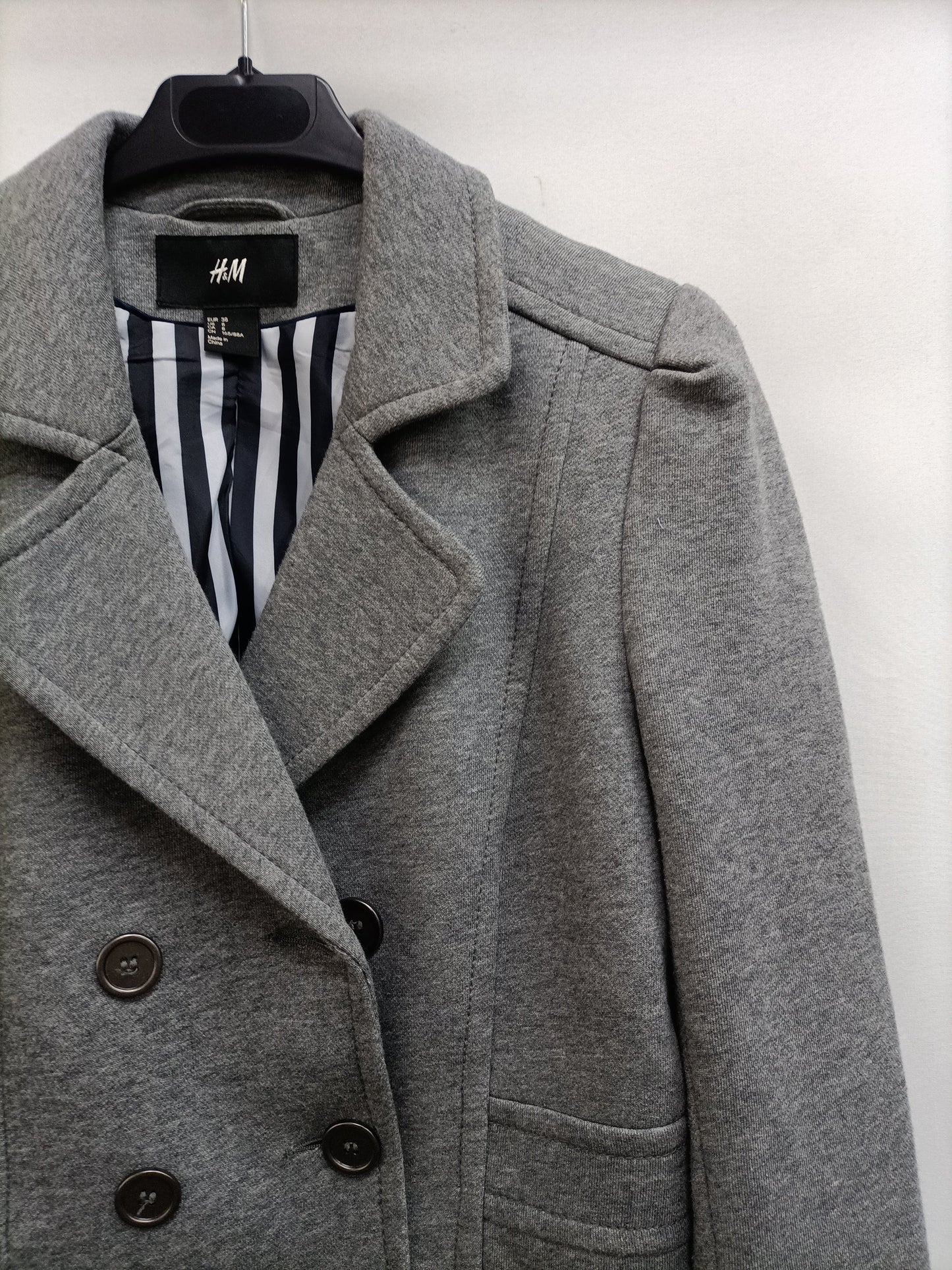 H&M. blazer gris punto   T.38