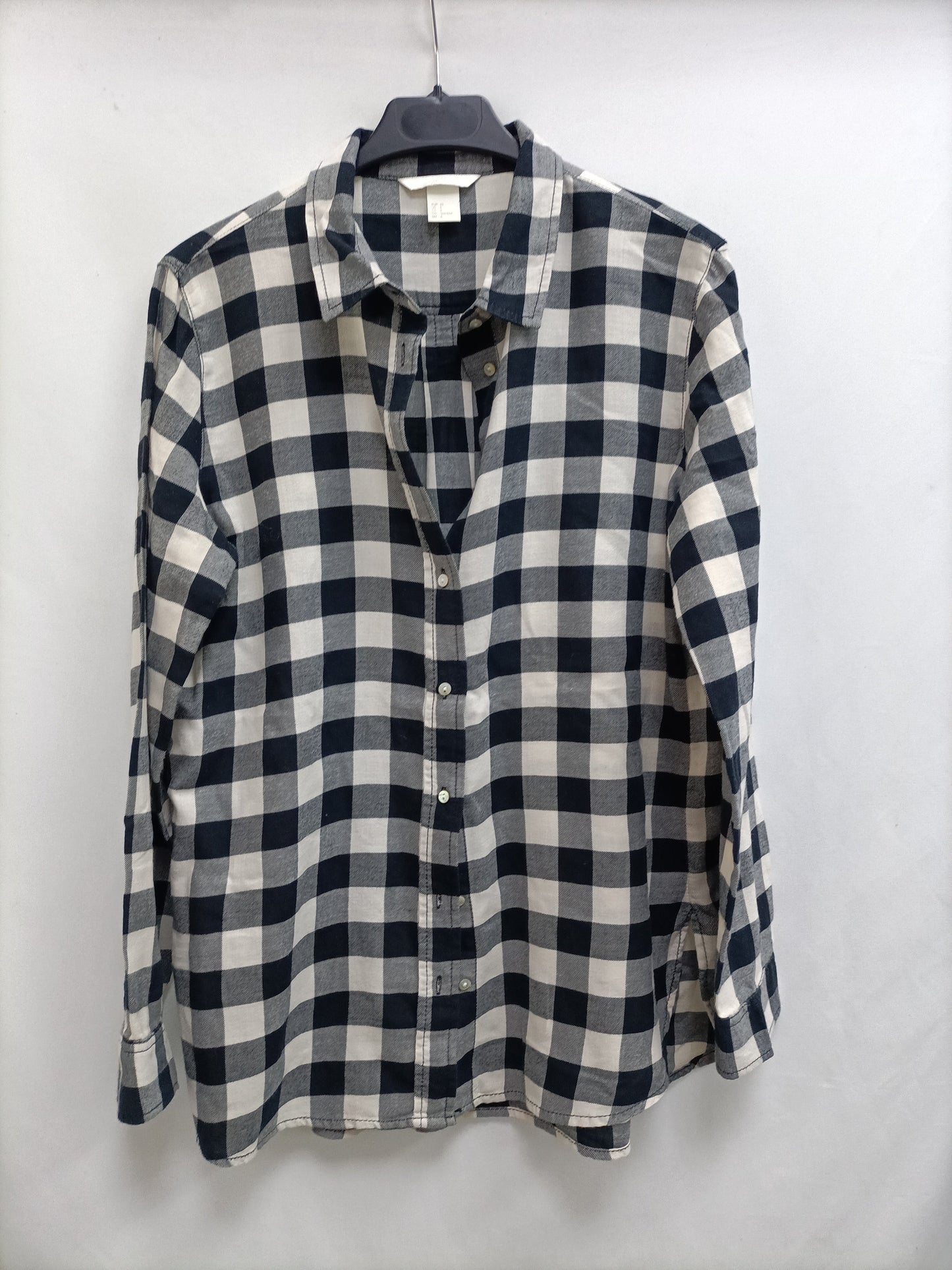H&M. camisa negra y beige cuadros  T.36