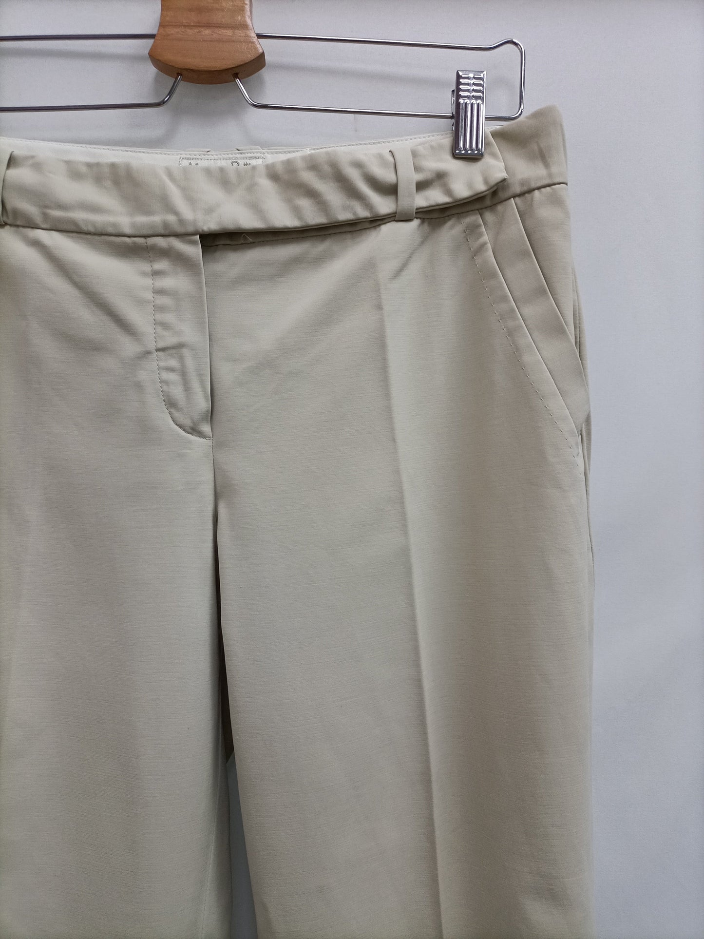 MASSIMO DUTTI. Pantalón recto beige T.40