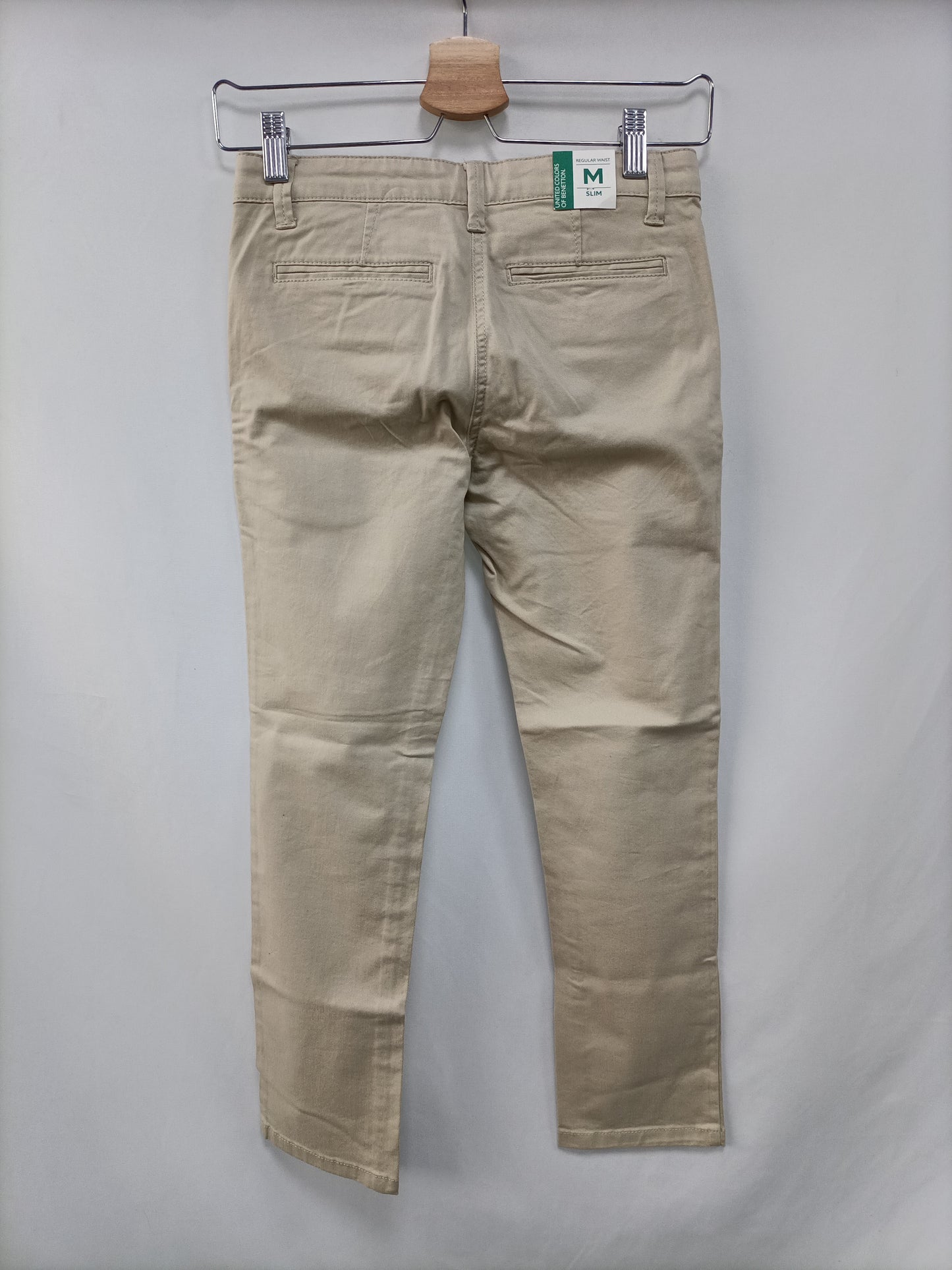 BENETTON. Beige chino trousers, size 7-8 years