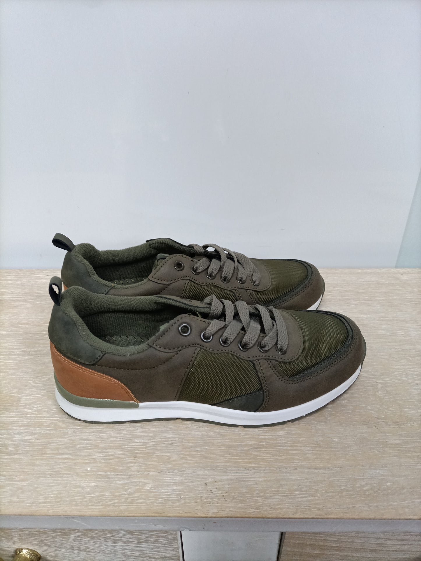 SFERA. Zapatillas verdes T.36