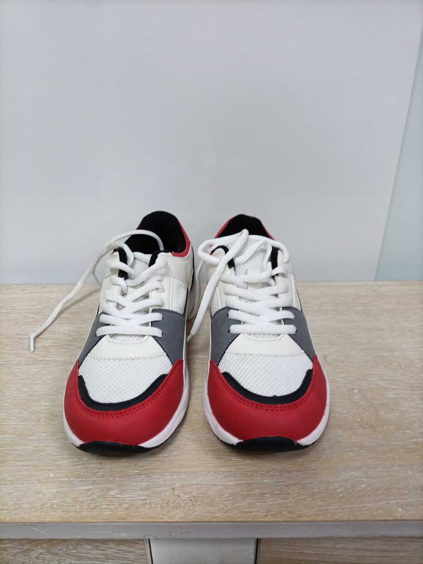 MarketSFERA. Zapatillas tricolor T.36