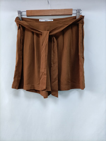MANGO. Shorts camel fluido T.s