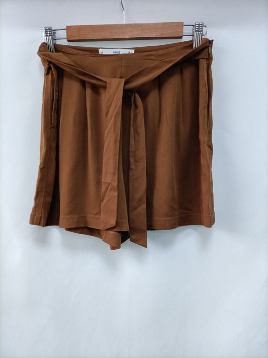 MANGO. Shorts camel fluido T.s