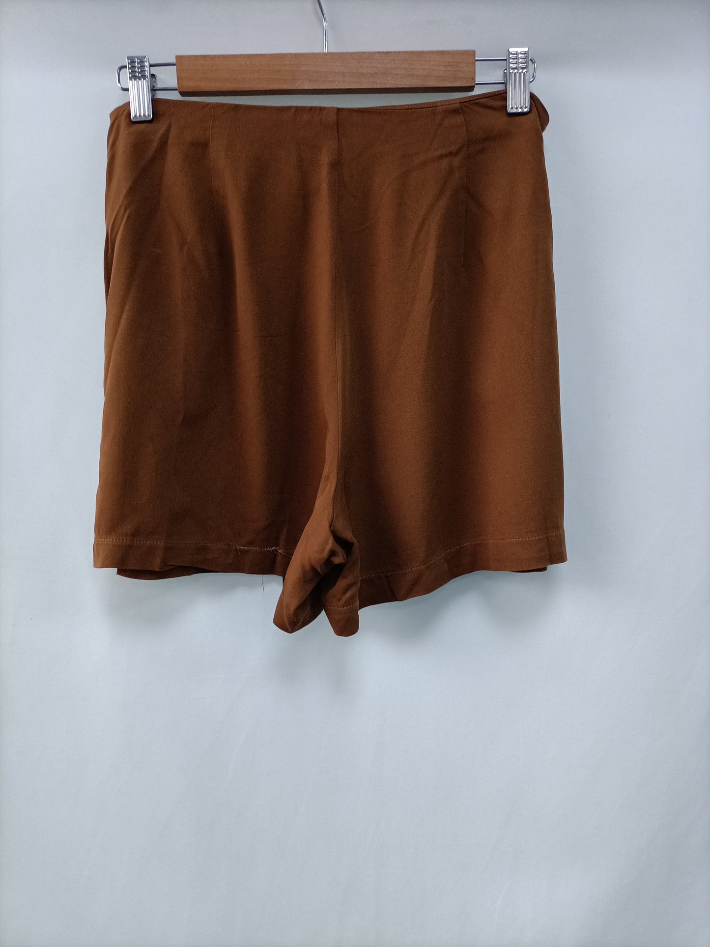 MANGO. Shorts camel fluido T.s