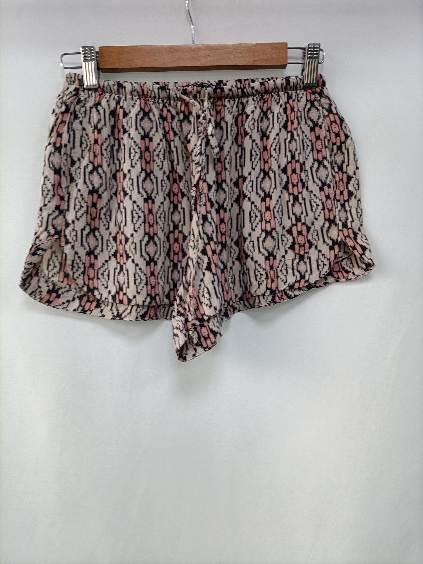 BRANDY MELVILLE. Printed Ts Shorts