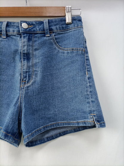 H&amp;M. Slim-fit denim shorts size 38