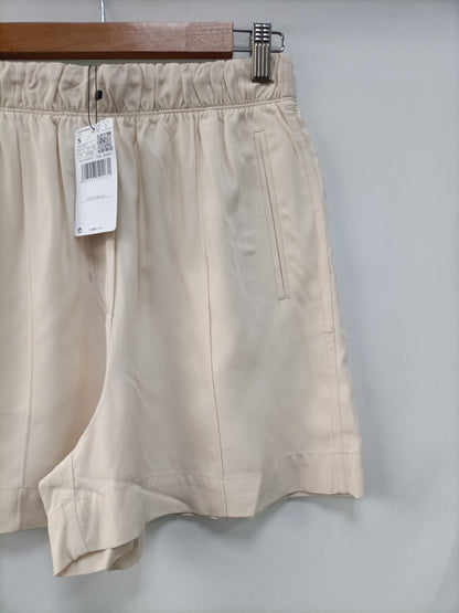 MANGO. Shorts beige fluido T.s