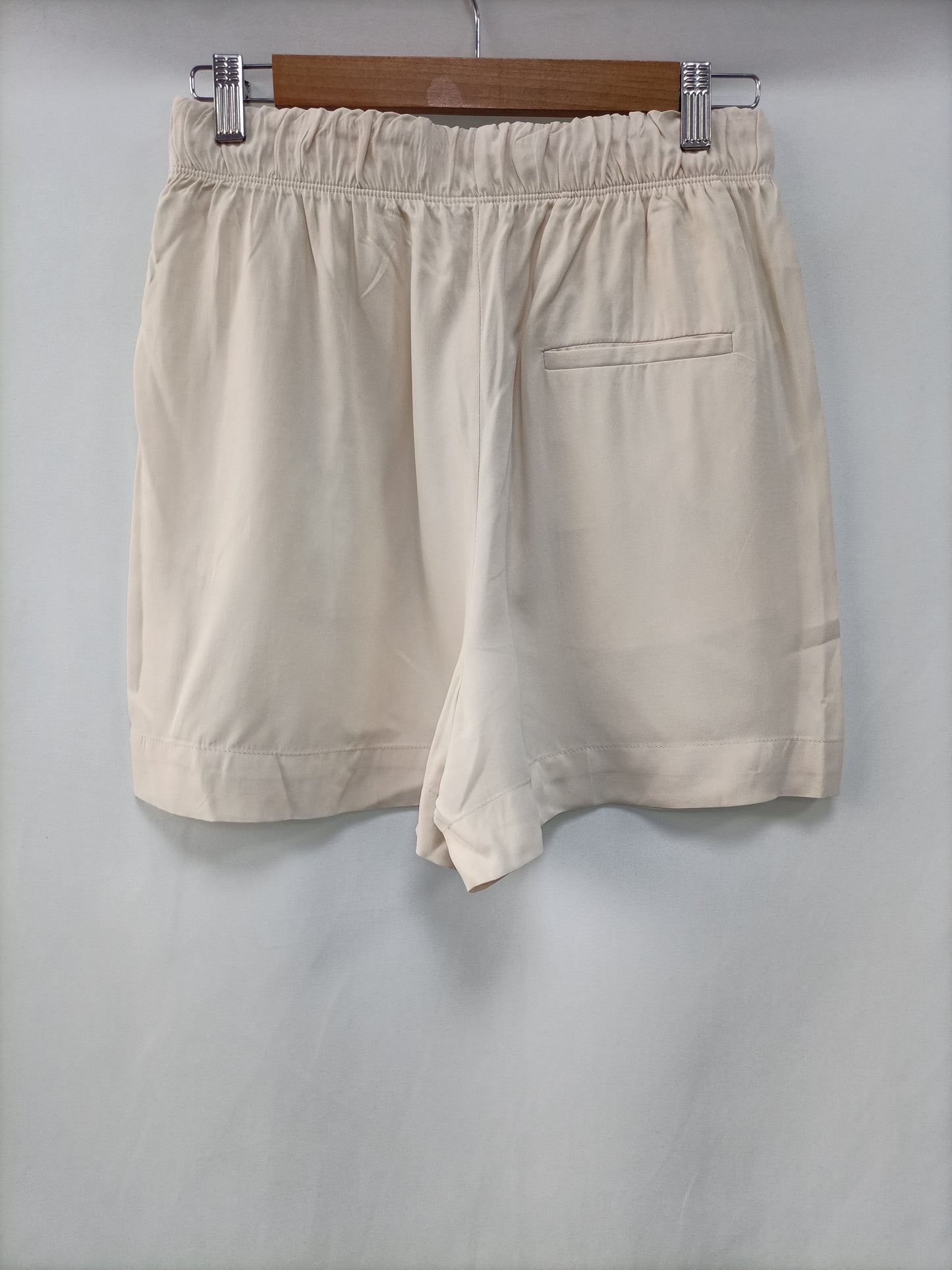 MANGO. Shorts beige fluido T.s