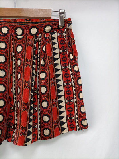 H&amp;M. African print shorts T.36