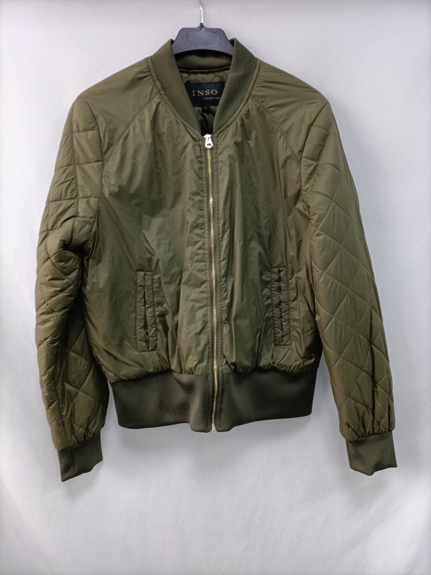 INSO. Bomber verde acolchada T.l