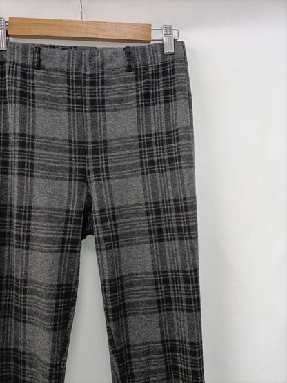 STRADIVARIUS. Pantalón cuadros gris T.m