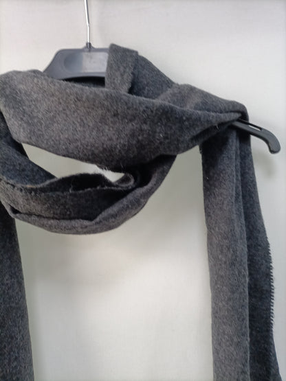 OTRAS. Bufanda gris