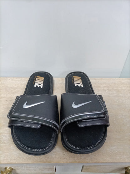 NIKE. Black flip-flops size 39