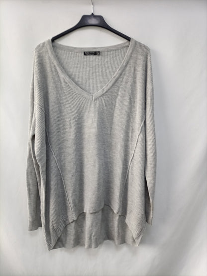 BERSHKA.Jersey gris T.L
