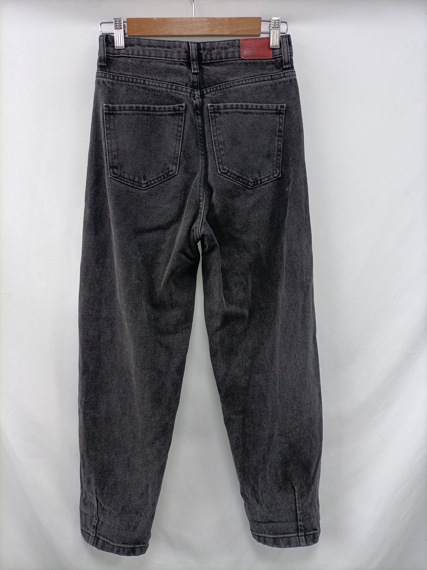 ZARA.Pantalones denim slouchy negros T.34