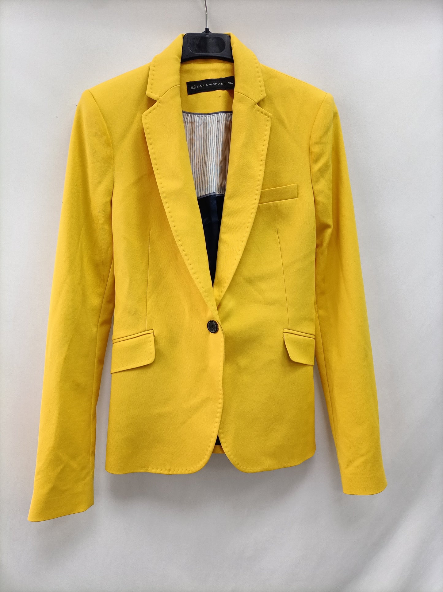 ZARA. Blazer amarilla básica T.xs