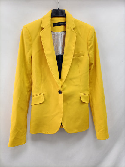 ZARA. Blazer amarilla básica T.xs