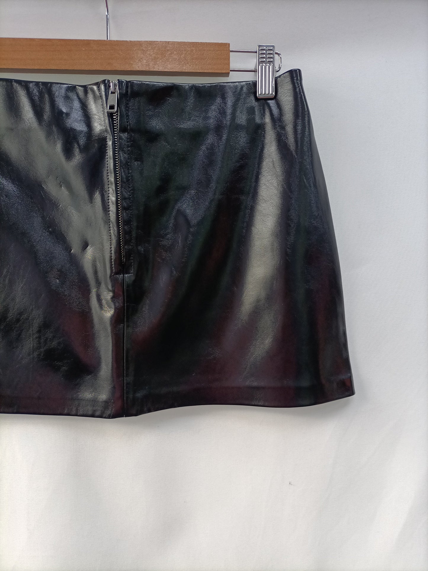 OTRAS. Falda corta vinilo T.u(s)