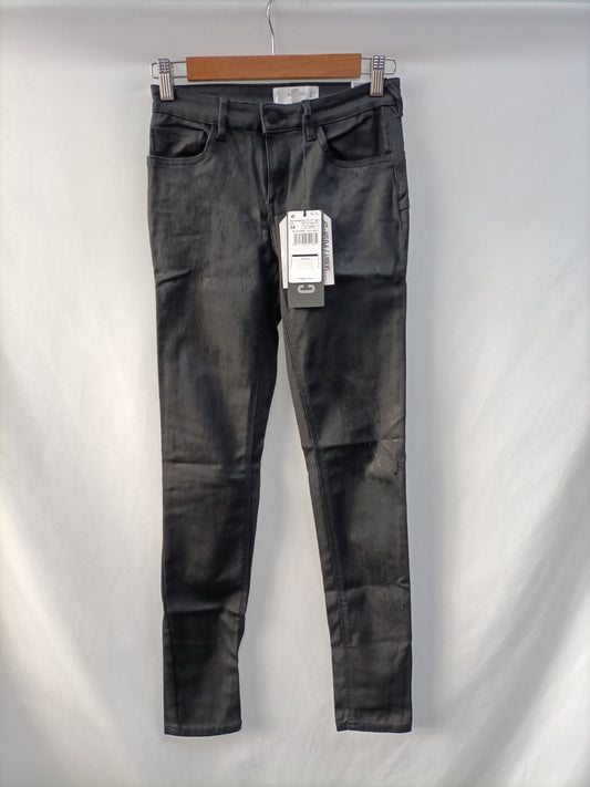 MANGO. Pantalón Negro encerado T.36