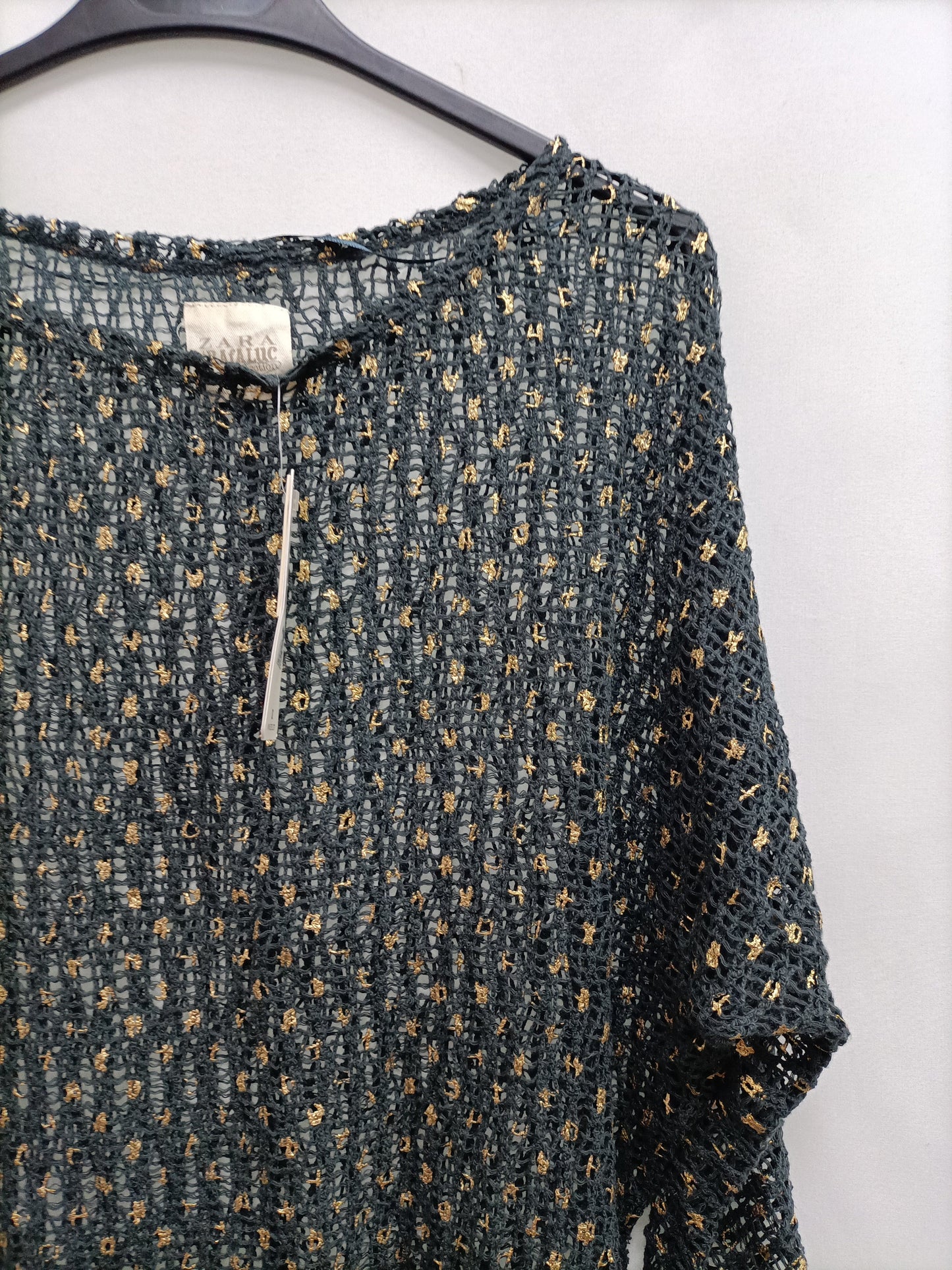 ZARA. Blue and gold crochet top Ts