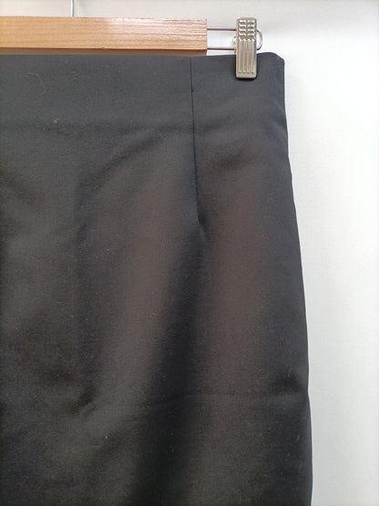ZARA. Black fitted skirt Tm