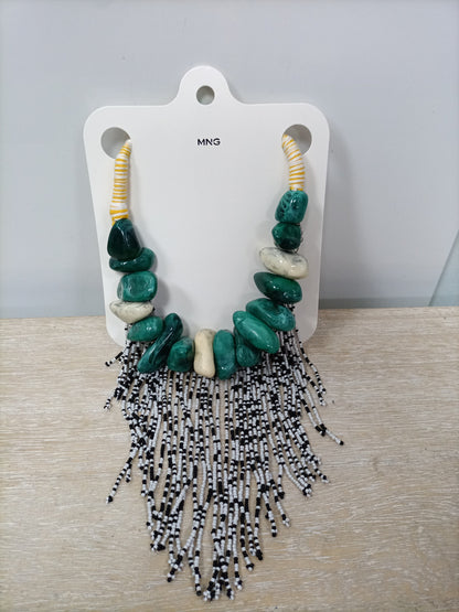 MANGO. Collar piedras y abalorios