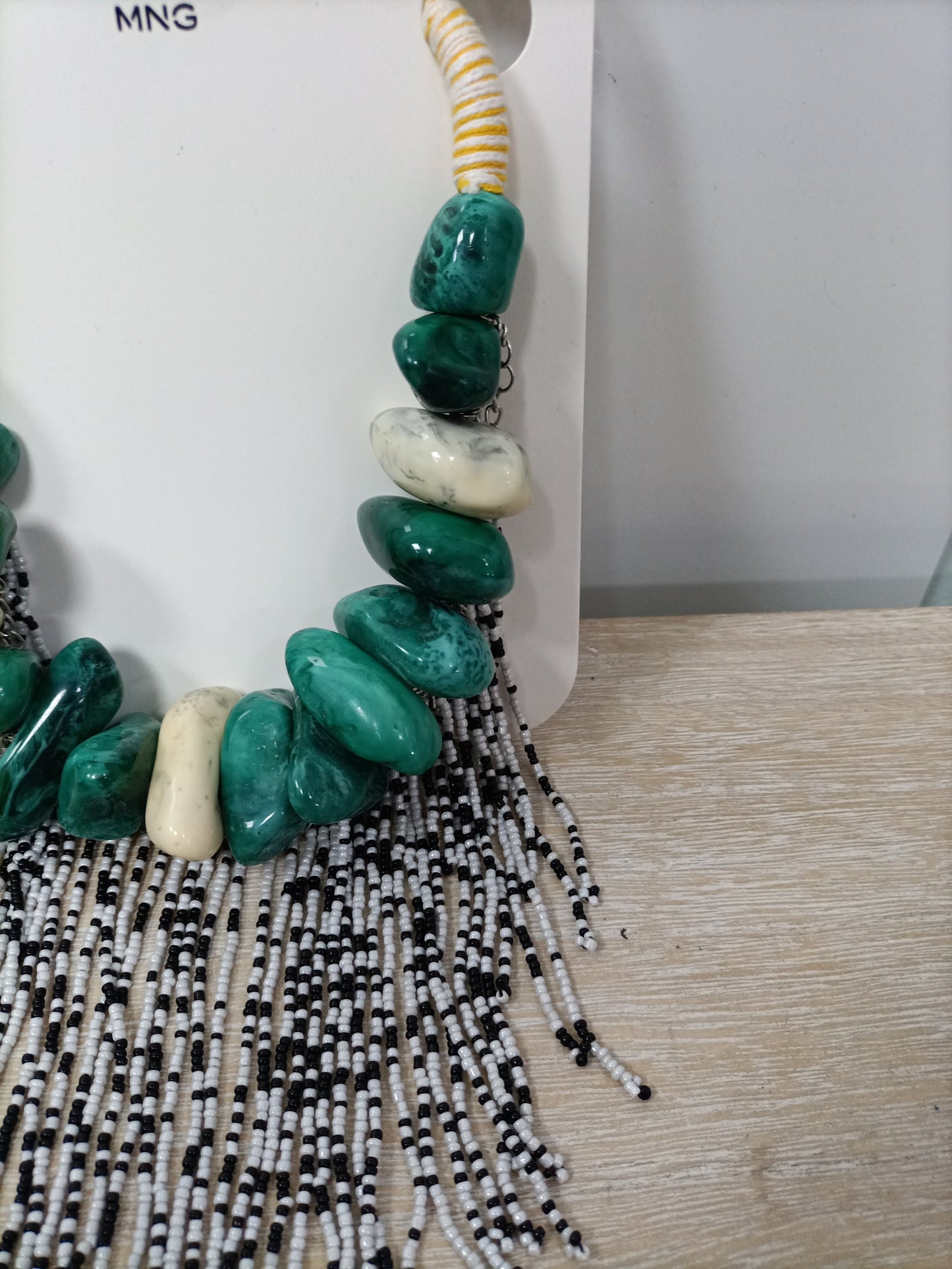 MANGO. Collar piedras y abalorios