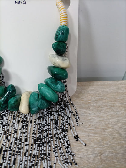 MANGO. Collar piedras y abalorios