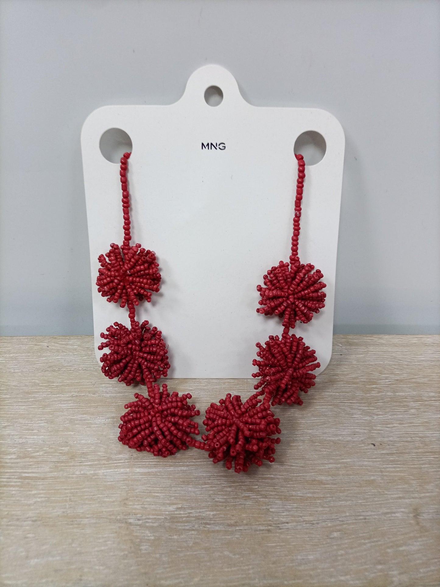MANGO. Collar rojo abalorios