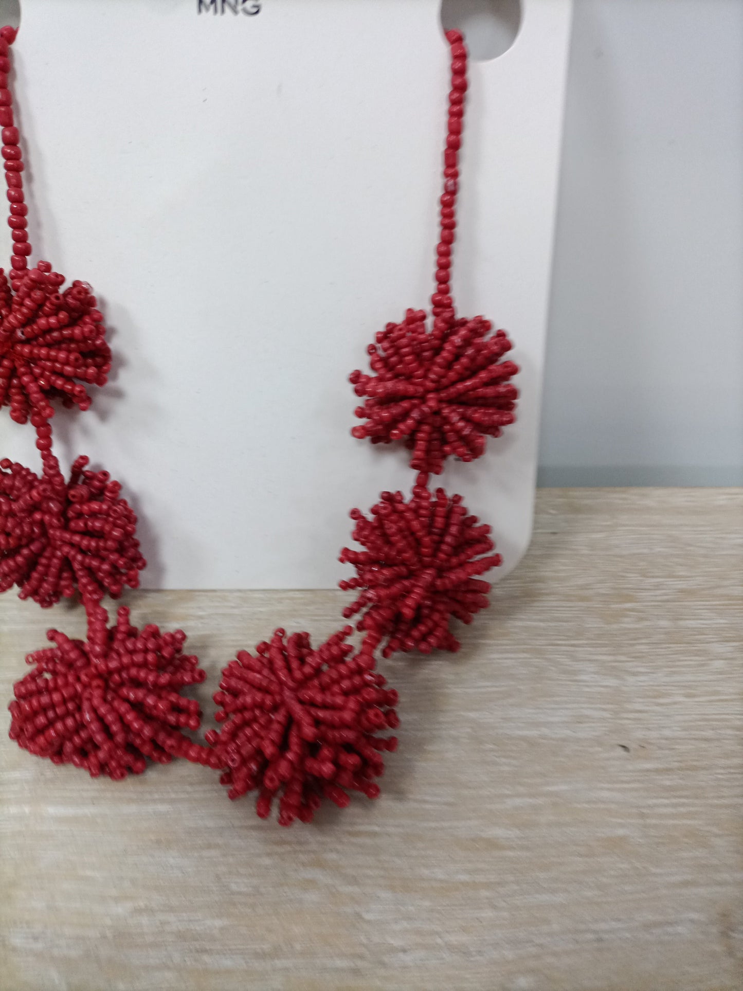 MANGO. Collar rojo abalorios
